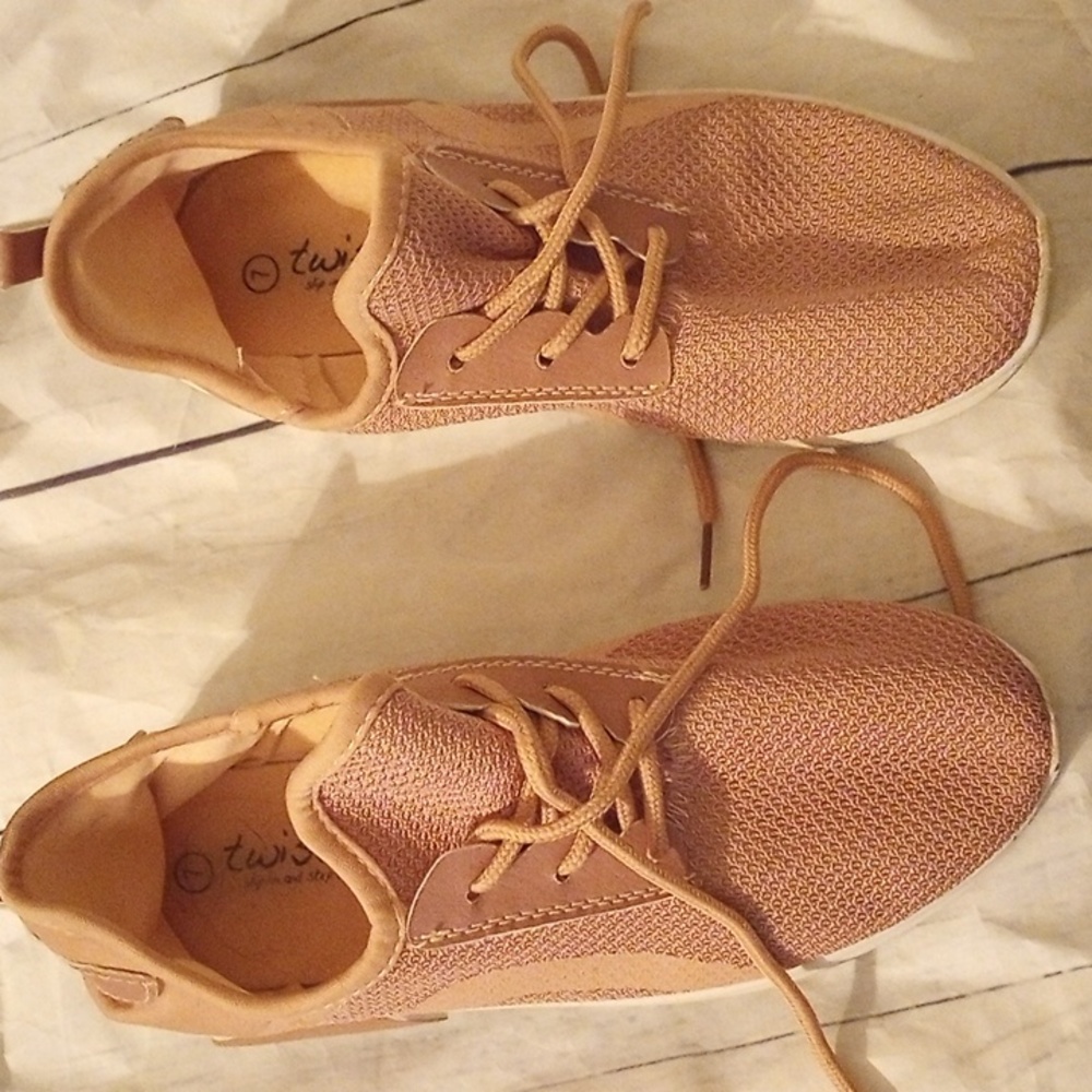 Pink tie shoes, twisted
